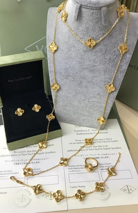 خواتم خطوبة, Dope Jewelry Accessories, Van Cleef And Arpels Jewelry, Expensive Jewelry Luxury, Van Cleef And Arpels, Bucharest Romania, Luxe Jewelry, Dubai Fashion, Jewelry Fashion Trends