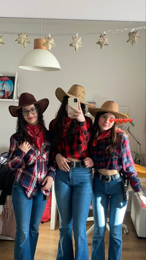 Cowgirl Cowboy Costume, Cowgirl Outfits Costume, Cowgirl Outfits Halloween Costumes, Cowboy Women Outfits, Diy Cowgirl Costume For Women, Cowboy Outfit Halloween, Diy Cowgirl Outfit, Western Day Spirit Week Outfit, Halloween Cowboy Costume