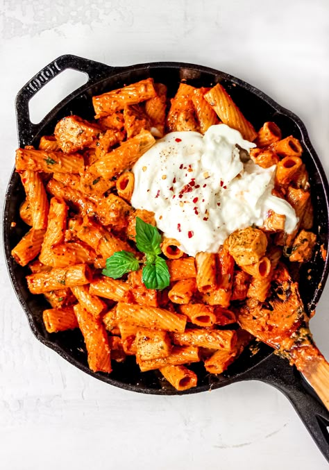 Burrata Recipe, Penne Alla Vodka, Spicy Pasta, Calabrian Chili, Alla Vodka, Clean Eats, Rigatoni, Italian Dishes, Turkey Recipes