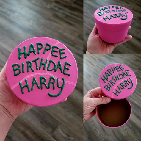 Harry Potter Gift Bag Ideas, Harry Potter Birthday Presents, Harry Potter Birthday Gift Ideas, Harry Potter Handmade Gifts, Harry Potter Gift Ideas Diy Birthday, Harry Potter Present Ideas, Harry Potter Gift Ideas Diy, Harry Potter Gifts Ideas, Diy Harry Potter Gifts