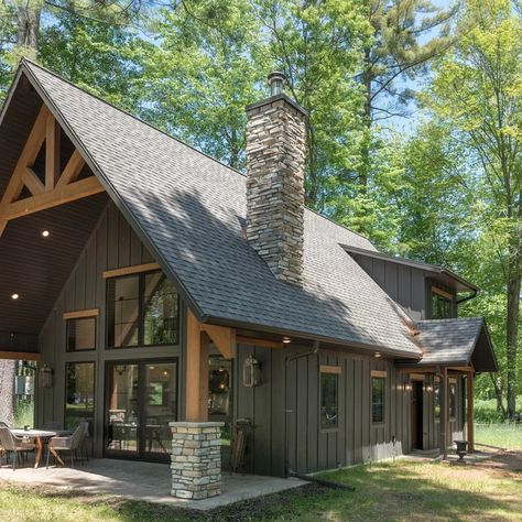 Rustic Style House Exterior, Gray Cabin Exterior, Log Cabin Homes Exterior Colors, Lakehouse Exterior Ideas, Farmhouse Cabin Exterior, Cabin Farmhouse Exterior, Tiny Cabin Exterior Ideas, Mountain Lake House Exterior, Lake Cabins Exterior