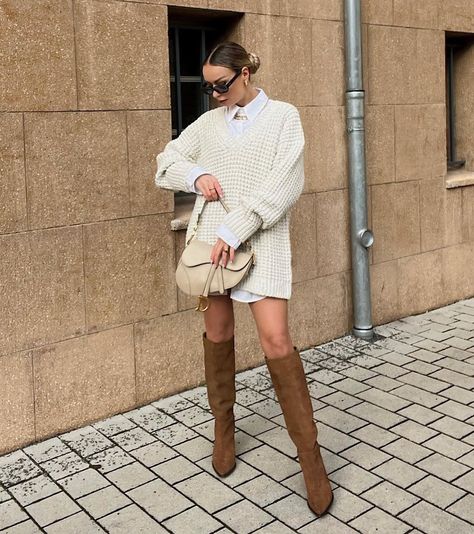 OLGA LI📍 BERLIN on Instagram: “Wish you a peaceful Monday 🕊🤎 Outfit details⬇️: ▪️Pullover ref. 6873/06 ▪️Leather Boots ref. 2006/910 Dont forget to save the post💾 . . .…” Brown Suede Boots Outfit, Suede Boots Outfit, Brown Boots Outfit, Fall Boots Outfit, Knee Boots Outfit, Suede Knee High Boots, Brown Knee High Boots, Brown Suede Boots, Velvet Boots