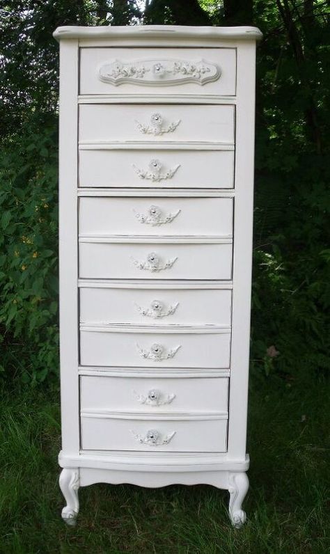 Happy Saturday Friends.I can Shabby Chic Dresser Diy, Dressers Diy, Nightstand Painted, Shabby Chic Nightstand, Lingerie Dresser, Chic Nightstand, Dresser Diy, Chic Dresser, Happy Saturday Friends