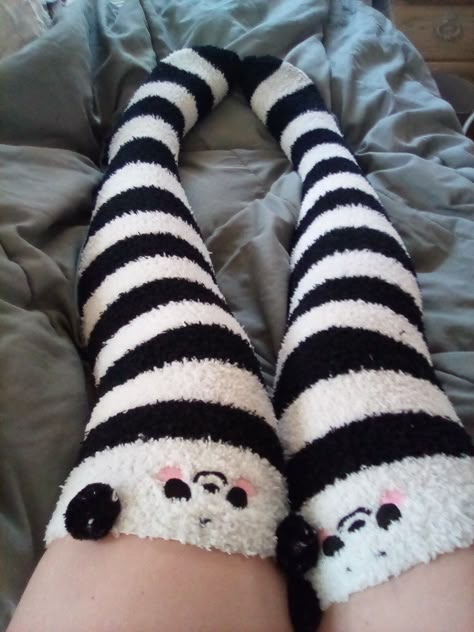 Long Socks Aesthetic, Cute Thigh Highs, Thigh High Socks Aesthetic, Thigh Highs And Skirt, Cute Thigh High Socks, Long Socks Outfit, Fem Boy Outfits, Goth Fits, Pretty Socks