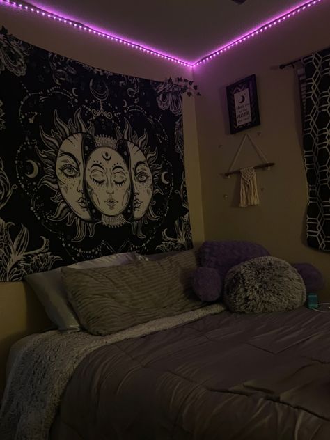 Lady Room Ideas, Female Business Suit, Bedroom Wall Tapestry, Black Tapestry, Ladies Room, Chill Room, Bedroom Decor For Teen Girls, Indie Room Decor, Pinterest Room Decor