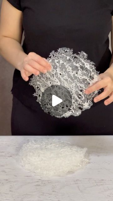 Wafer Paper Techniques, Wafer Paper Decorations, Wafer Paper Template, Wafer Paper Cake Designs, How To Make Wafer Paper Flowers, Waferpaper Cake Decoration, Wafer Paper Cake Tutorial, How To Use Wafer Paper On Cakes, Wafer Paper Cake Decoration