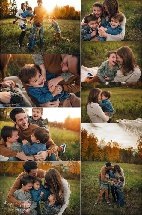 Love the casual and fun look of this. Outfits For Family Pictures, Family Photo Outfits Winter, Fall Family Photo Outfits, Family Portrait Poses, Poses Family, Outdoor Family Photos, Family Picture Poses, Photography Poses Family, Family Photo Pose