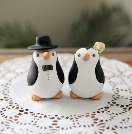 Penguin Cake Toppers, Penguin Wedding, Bird Cake Toppers, Penguin Cakes, Bird Cakes, Feather Headpiece, Penguin Love, Wedding Topper, Fimo Clay