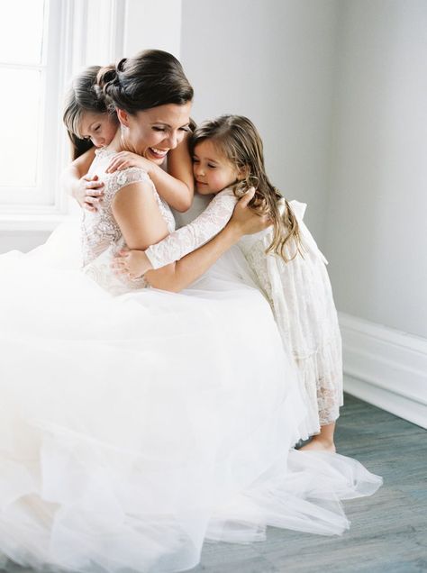 Wedding Pics With Kids, Rustic Flower Girl Dress, Wedding Fotos, Fam Pics, Brides Room, Family Wedding Photos, Bride Photos, Wedding Portrait Poses, Boda Mexicana