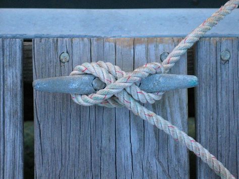 Cleat Boat Knots, River Dock, Pontoon Party, Boat Cleat, Basic Knots, Deco Marine, Best Knots, Knot Tattoo, Nautical Knots