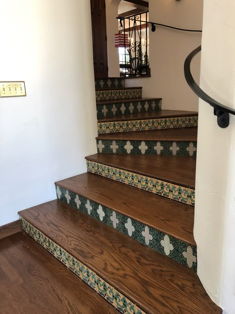 Spanish stair riser with wood floors and two different tiles. Tile Stairs, Wood Stairs, Spanish House, Dream House Interior, Staircase Design, My Dream House, Stairs Design, Pretty House, Dream Decor