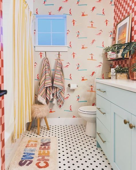 All Posts • Instagram Kids Bathroom With Tub, Kids Bathroom Design Ideas, Kids Bathroom Tiles, Small Kids Bathroom Remodel, Pillowfort Bathroom, Shared Bathroom Ideas Kids, Baby Bathroom Ideas, Wallpaper Kids Bathroom, Sophisticated Kids Bathroom