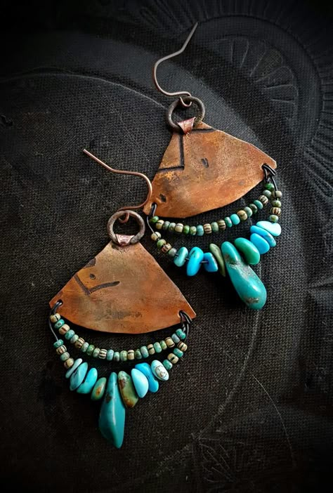 Boho Clay Jewelry, Gourd Jewelry Ideas, Leather Earrings Ideas, Bohemian Jewelry Diy, Metal Art Jewelry, Handmade Leather Jewelry, Diy Leather Earrings, Leather Jewelry Diy, Metalwork Jewelry