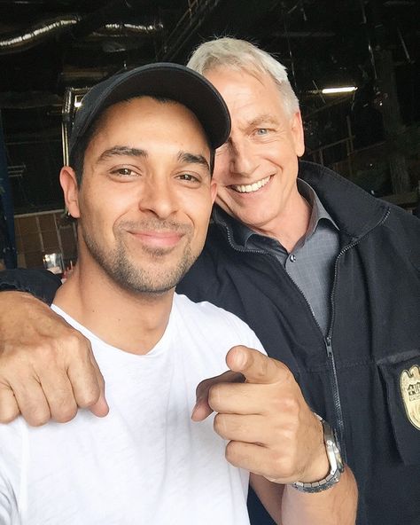 Wilmer Valderrama & Mark Harmon                                                                                                                                                                                 More Mark Harmon Selfie, Ellie Bishop Ncis, Ncis Rules, Nick Torres, Ncis Funny, Ncis Characters, Ncis Abby, Ncis Gibbs Rules, Mark Harmon Ncis