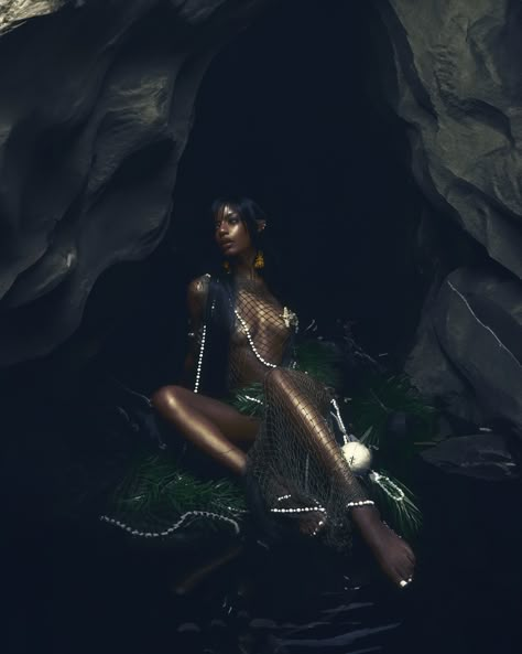 It’s a Siren summer ☀️🧜🏾‍♀️ Mythical glam with @eboneedavis Photos: @obidinzeribe Glam/Prosthetics: @pattielepugh Hair: @lasnoot4trshe Styling: @styleisinyou Look: @laurelstreetdrip Creative direction: @obidinzeribe and @eboneedavis Sirens Fashion, Siren Aesthetic, Black Siren, Mermaid Stuff, Siren Mermaid, 21st Birthday Photoshoot, Glam Photoshoot, Mermaid Aesthetic, Mermaid Jewelry