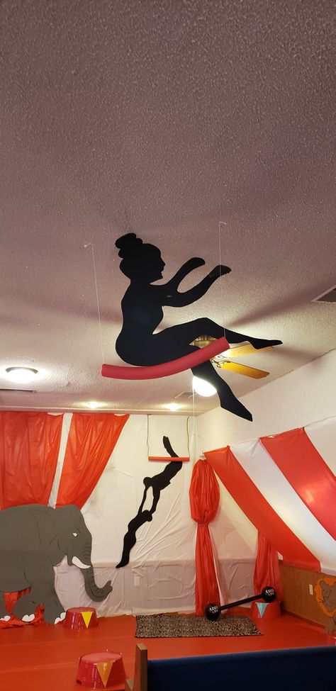 Circus Theme Decor, Circus Theme Decorations Diy, Easy Circus Decorations, Circus School Decorations, Circus Decorations Diy Carnival Themes, Scary Circus Decorations, Circus Diy Decorations, Adult Circus Theme Party, Circus Theme Trunk Or Treat Ideas