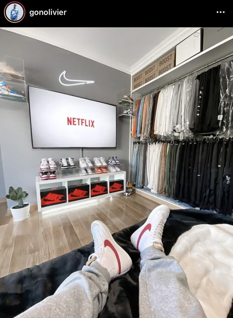 Sneakerhead Bedroom, Mens Room Decor, Sneakerhead Room, Mens Bedroom Decor, Hypebeast Room, Mens Bedroom, Bedroom Setup, Man Room, Room Redesign