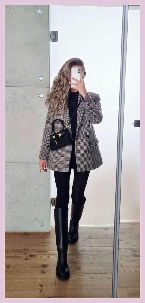 Blazer On Black Outfit | Fall Boots Outfit 2023 Check more at https://beautyfashionideas.com/dress/blazer-on-black-outfit-fall-boots-outfit-2023/ Check Blazer Outfit Women, Black Fall Outfits, Fall Boots Outfit, Ny Outfits, Fall Blazer, Corporate Fashion, Stylish Fall Outfits, Winter Fashion Outfits Casual, Business Casual Outfits For Women