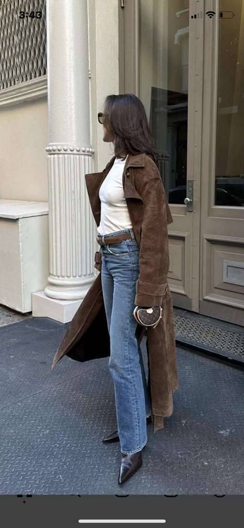 Nyc Bar Outfit Winter, Boots Outfit For Women Winter, New York December Outfit Street Styles, Nyc Winter Dinner Outfit, Minimalist Sophisticated Style, Jean And Boots Outfit Winter, Winter Proposal Outfits Women, Causal Outfits 2024 Winter, Belgium Style Fashion