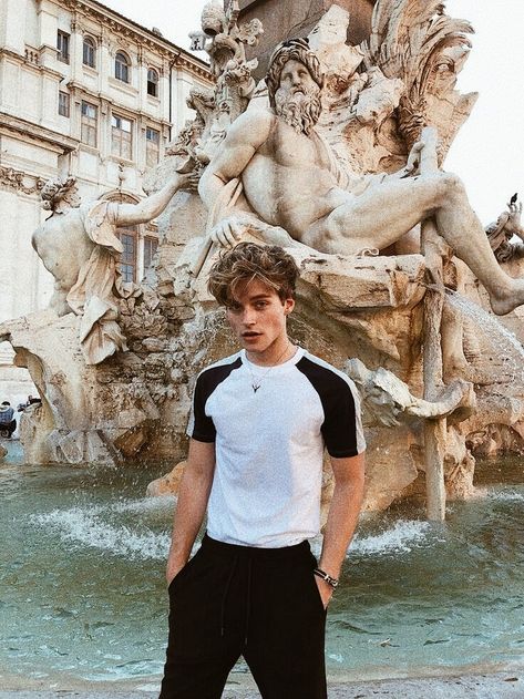 #aesthetic #italy #europe #froy Froy Gutierrez, Parker Spiderman, Peter Parker Spiderman, Tom Holland Imagines, Tom Holland Spider Man, Tom Holland Peter Parker, Tom Holland Spiderman, Tommy Boy, Tumblr Boys