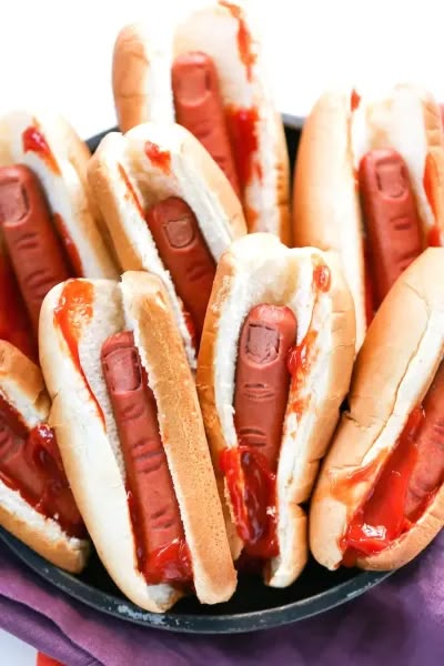 30+ Creepy Halloween Food for Adults Ideas & Recipes Halloween Food Ideas Recipes, Adult Halloween Snacks For Party, Halloween Party Food Idea, Haunted House Food Ideas, Halloween Bday Party Ideas For Adults, Halloween Cute Food Ideas, Cool Halloween Food Ideas, Halloween Party Decor Food, Halloween Dinners For Adults