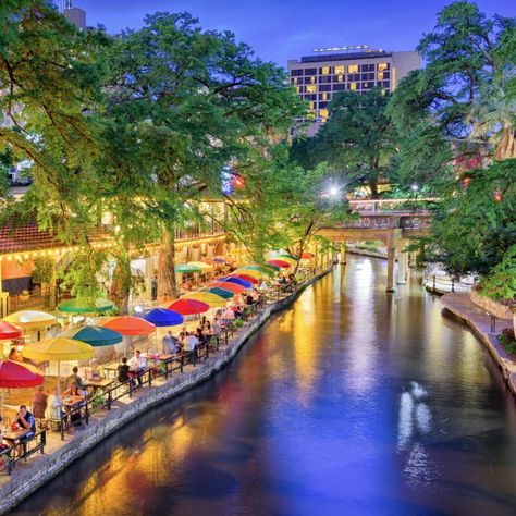 San Antonio Riverwalk Restaurants, Resorts In Texas, Family Vacations In Texas, San Antonio Vacation, Best Family Resorts, San Antonio Riverwalk, San Antonio River, Pulte Homes, Best Campgrounds