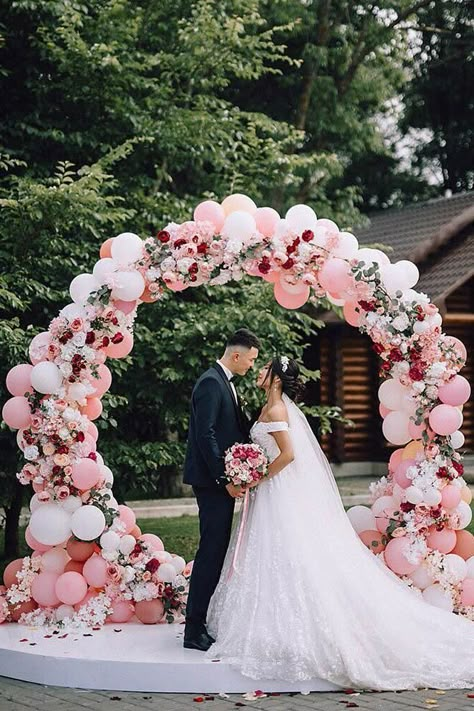 The Biggest Wedding Trends 2019 ❤️ We have collected 30 super hot wedding trends 2019. Bold colors, romantic flowers, fairy lighting and other lovely ideas in our gallery to inspire you. See more: https://www.weddingforward.com/wedding-trends-2019/ #weddings #hairstyles #bridaldecor #weddingtrends2019 Balloon Arch Wedding, Wedding Balloon Decorations, Wedding Altars, Balloon Flowers, Wedding Forward, Wedding Balloons, Balloon Decor, Big Wedding, Wedding Deco