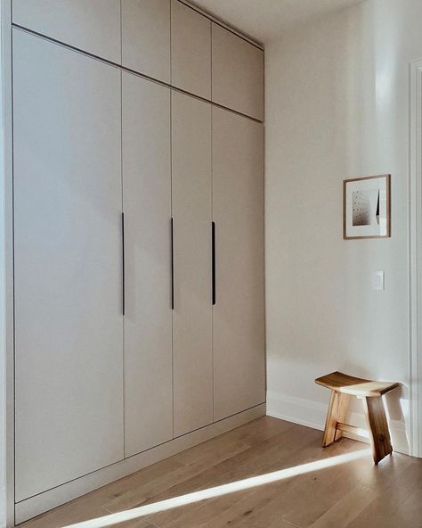 Michelle @ AM Dolce Vita (@amdolcevita) • Instagram photos and videos Hallway Cabinets Built In Storage, Minimalist Bedroom Wardrobe, Greige Bedroom, Hallway Cabinets, Minimalist Hallway, Hallway Storage Cabinet, Hallway Cupboards, Minimalist Cabinet, Japandi Interior Design