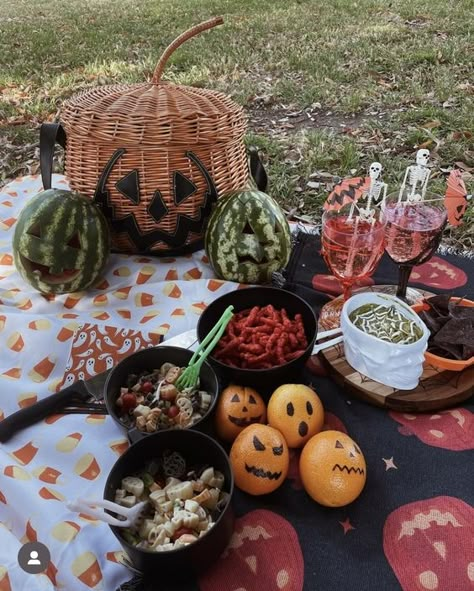 Summerween Date Ideas, Halfway To Halloween Party, Spooky Picnic Ideas, Summerween Party Activities, Halloween Summer Party, Halloween Picnic Ideas, Summerween Picnic, Summerween Aesthetic Party, Summer Halloween Party