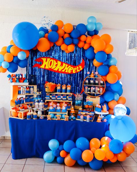 Hot Wheels Treat Table, Hot Wheel Dessert Table, Hot Wheels City Birthday Party Ideas, Hot Wheel Decorations Party Ideas, Hot Wheels Candy Table, Hot Wheels Birthday Table Decor, Hotwheels Birthday Party Activities, Hot Wheels Theme Birthday Party Decorations, Hot Wheels 3rd Birthday Cake