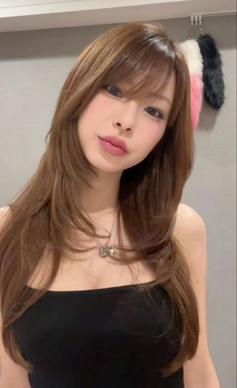 Side Band Haircut, One Side Bangs Long Hair, Long Whisky Bangs, Japanese Side Bangs Hairstyle, Felco Haircut Straight, 2000 Japanese Haircut, Asian Long Face Hairstyles, Side Swept Bangs Asian, Side Bangs Haircut Long