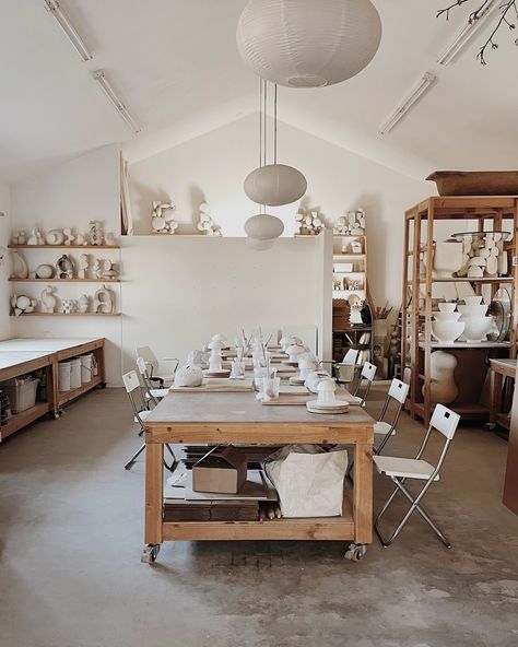 The studio pre workshop > post workshop #studioworkshop #ceramicsculpture #wip Small Studio Set Up, Workshop Studio Design, Small Pottery Studio, Pottery Studio Aesthetic, Home Atelier, Studio Shed, Workshop Studio, Clay Studio, Small Studio