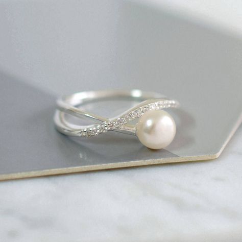 Pearl Ring Design, Delicate Gold Bracelet, Pearl Wedding Ring, Silver Pearl Jewelry, White Pearl Ring, Silver Pearl Ring, Fancy Jewelry Necklace, Cute Engagement Rings, Silver Ring Designs