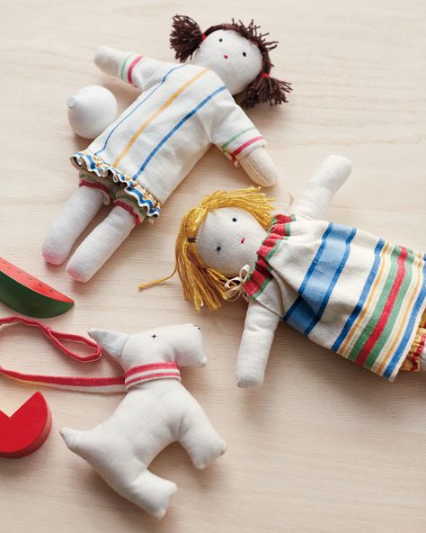 31 of Our Favorite Sewing Projects | Tea Towel Doll: Here's a sweet gift any child would cherish: Turn leftover bits of embroidery floss?, yarn scraps, and a set of tea towels into a handmade doll.  #crafts #sewing #marthastewart #sewingprojects Homemade Dolls, Popular Crafts, Operation Christmas Child, Cloth Dolls, Sewing Dolls, Sewing Toys, Doll Crafts, Soft Dolls, Fabric Dolls