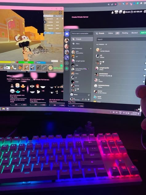 Gaming Desk Setup Ideas, Aesthetic Gaming Room, Discord Game, Desk Setup Ideas, Paznokcie Hello Kitty, Aesthetic Gaming, Roblox Pc, Games Room Inspiration, Pc Gaming Desk