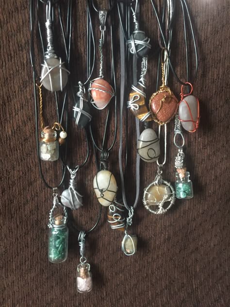 Witchcore Accessories, Crowcore Jewelry, Grunge Diy, Wrapped Crystals, Grunge Jewelry, Indie Jewelry, Rock Jewelry, Dope Jewelry, Handmade Wire Jewelry