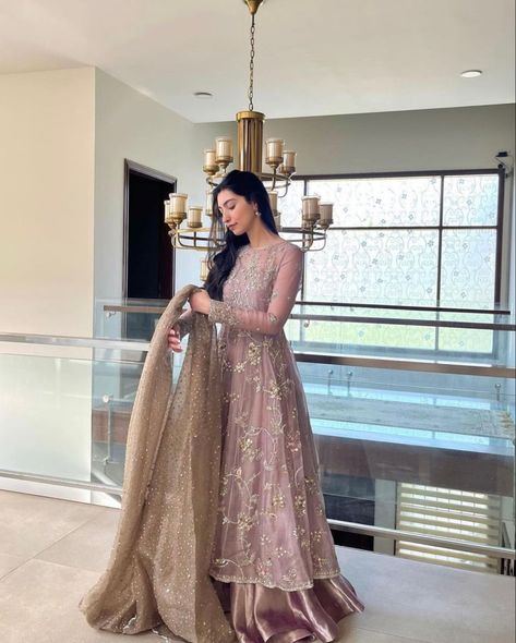 Formal Pakistani Dresses, Pakistani Wedding Guest Outfits, Eid Fits, Shaadi Outfits, Desi Fits, Eid Dress, Pakistani Women Dresses, Desi Dress, Walima Dress