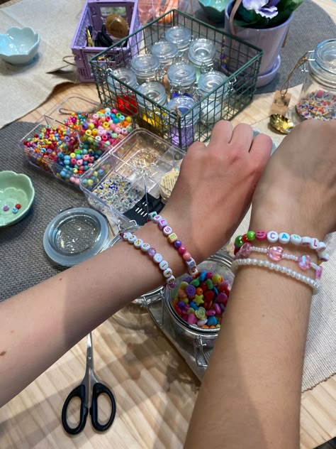 Bracelet Making Kit Aesthetic, Making Bracelets With Friends Aesthetic, Friendship Bracelets Making Aesthetic, Friend Bracelets Aesthetic, Bracelet Making With Friends, Friends Bracelets Aesthetic, Making Bracelets With Friends, Aesthetic Friendship Bracelets Beads, Diy Bracelet Aesthetic