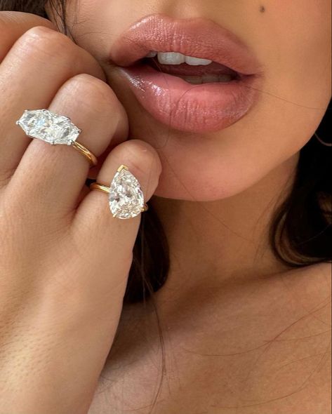 Divorce Rings, Emrata Instagram, Charlotte York, Jet Lag, Emily Ratajkowski, March 19, Stone Engagement Rings, Bling Rings, Jewelry Inspo