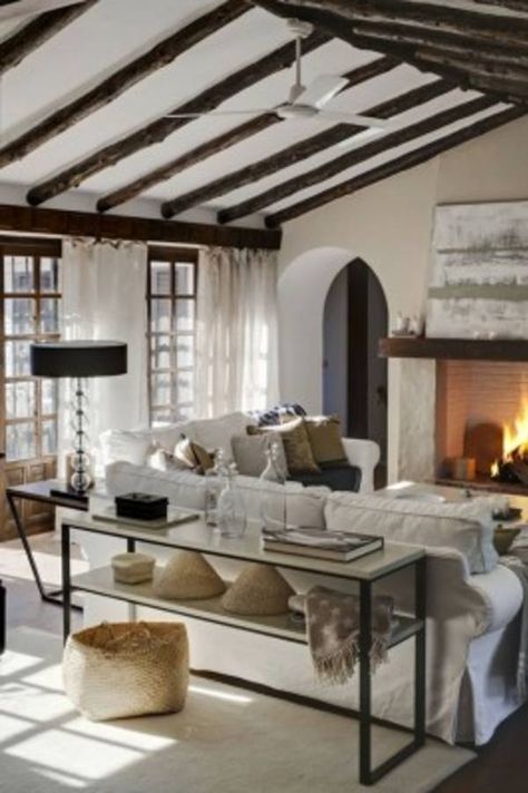 33 Ultra-chic interior spaces rocking your senses Forest Retreat, Ceiling Ideas, Country French, A Living Room, Cozy Living Rooms, Design Case, Open Floor, Living Room Inspiration, Cozy Living