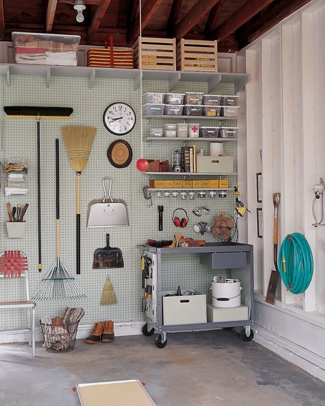 Utilize Wall Space Pegboard Shed, Long Handled Tool Storage, Pegboard Garage Storage, Shed Organisation Ideas, Home Organization Ideas For Small Spaces, Small Shed Organization Ideas, Garage Pegboard Organization, Garage Peg Board, Garage Pegboard Ideas