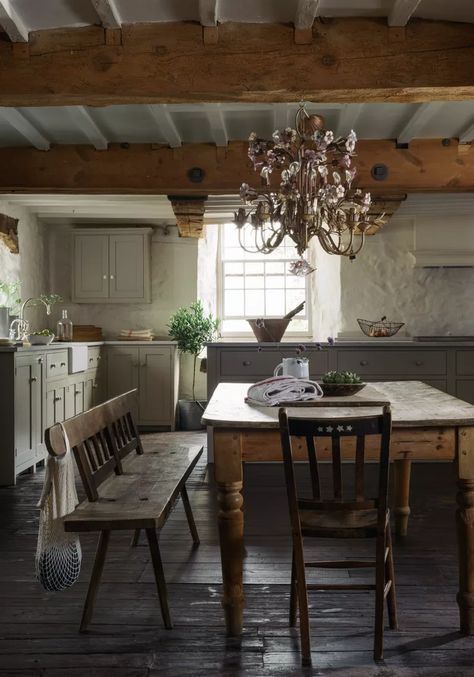 Cottage kitchen ideas - design inspiration | Country Rustic Country Kitchens, Devol Kitchens, Country Kitchen Designs, French Country Kitchens, Cottage Kitchens, Classic Kitchen, French Country Kitchen, Shaker Kitchen, Modern Farmhouse Kitchens