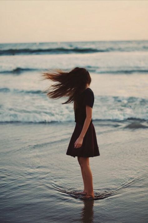 Girl standing on windy beach <3 Blowing In The Wind, Jim Morrison, 인물 사진, Beach Photography, Percy Jackson, Wonders Of The World, Picture Perfect, The Wind, Her Hair