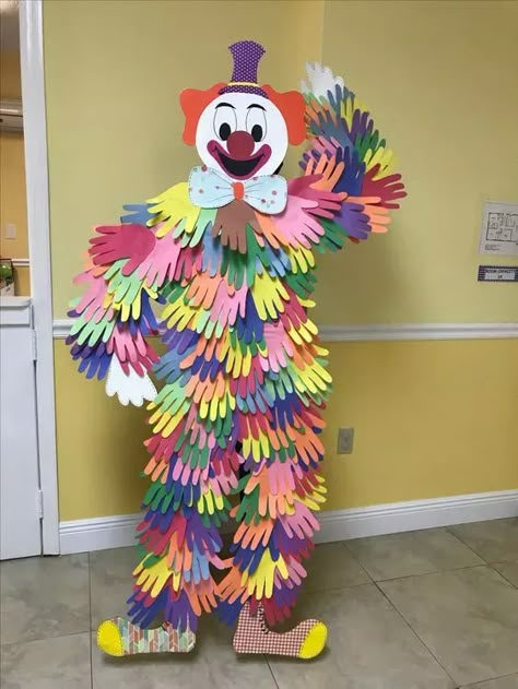 Circus Themed Party Ideas - HubPages Circus Birthday Party Ideas, Clown Crafts, Circus Crafts, Carnival Crafts, Theme Carnaval, Diy Carnival, Circus Decorations, Carnival Decorations, Circus Birthday Party