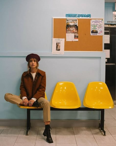 Mode Poses, High Fashion Photography, Foto Poses, People Sitting, Wes Anderson, Trik Fotografi, Poses References, Mood Board Fashion, Jolie Photo