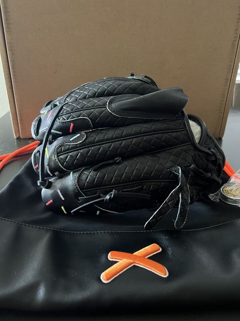 Jake Suddreth on Twitter: "@AriaGloves went crazy with this one🔥🔥🔥 has to be one of the coolest gloves in all of baseball https://t.co/c23HEAbQn3" / Twitter Custom Gloves Baseball, Baseball Drip, Baseball Wallpaper, Softball Equipment, Baseball Gloves, Custom Computer, Baseball Bag, Baseball Pictures, Baseball Gear