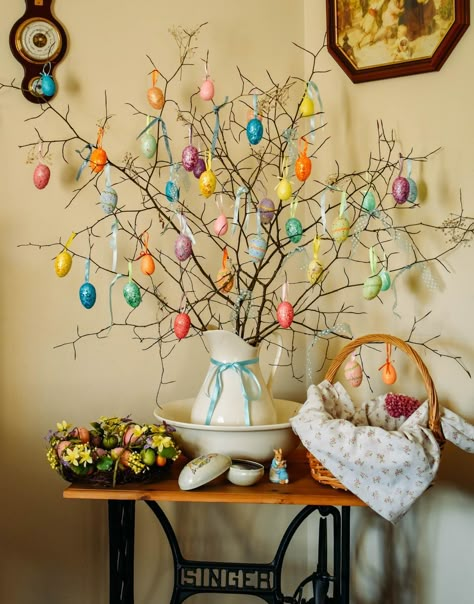 Easter Egg Tree, Egg Tree, Easter 2023, Tafel Decor, Easter Craft Decorations, Easter Tree Decorations, Easter Decorating, Easter Inspiration, Easter Eggs Diy