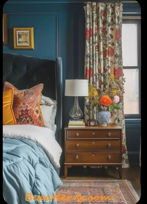 Eclectic Traditional Bedroom, Eclectic Master Bedrooms Decor, Traditional Eclectic Bedroom, Eclectic Curtains, Bedroom Eclectic, Living Room Wall Decoration, Eclectic Boho, Urban Decor, Room Wall Decoration