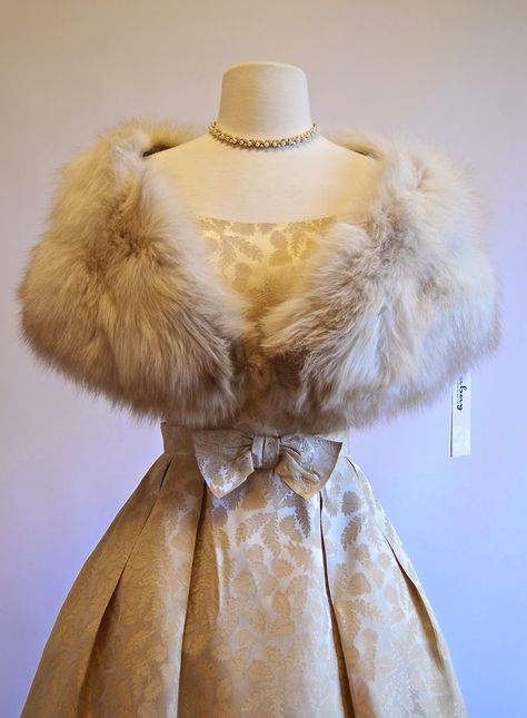 Vintage Clothing Store, Vintage Clothing Boutique, 1950 Fashion, Vintage Fashion 1950s, Vintage Wedding Dresses, Old Hollywood Style, Vintage Clothing Stores, Fashion 1950s, Vintage Clothes Women