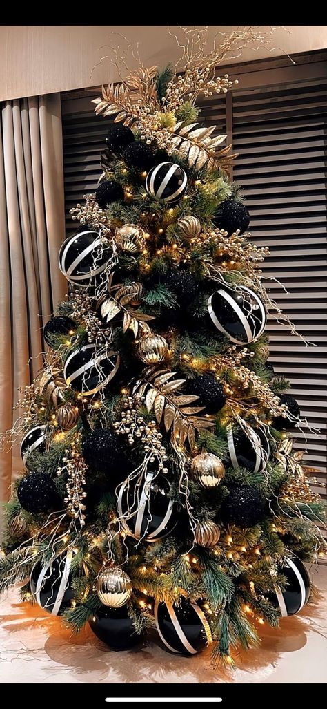 Gold Black White Christmas Tree, Black Gold Christmas Tree Decorations, Black And White Themed Christmas Tree, Black And Green Tree Christmas, Christmas Tree Ideas Emerald Green, Champagne And Black Christmas Tree, Christmas Trees With Green Ornaments, Black And Bronze Christmas Tree, Green Gold Black Christmas Tree